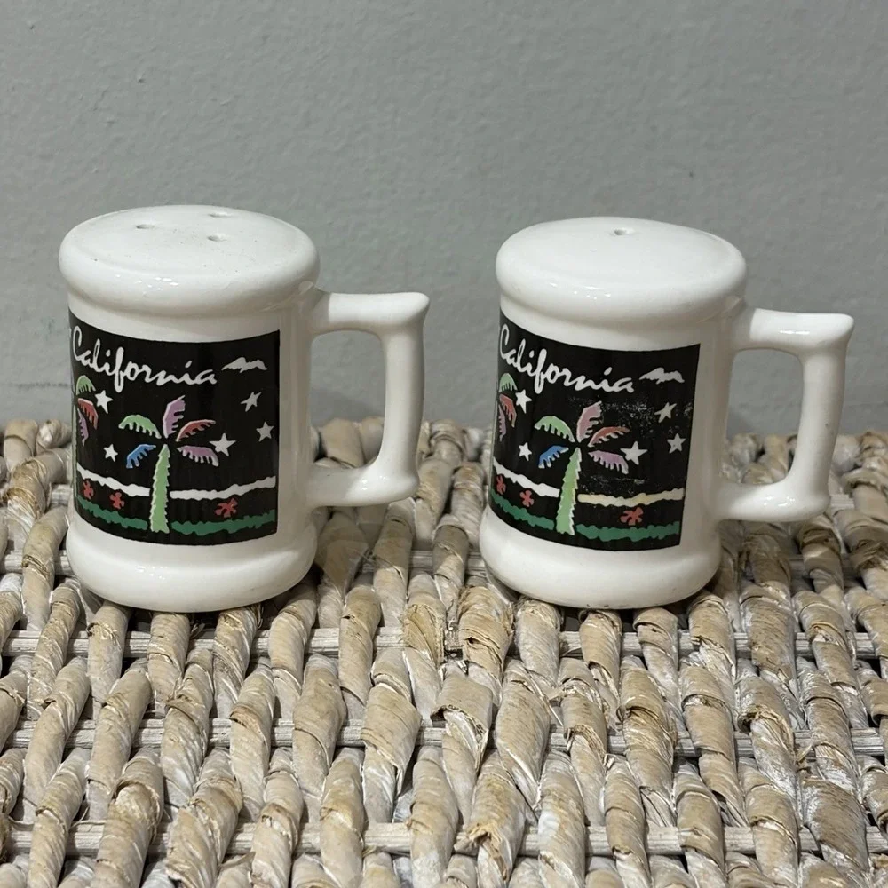 Vintage California DFS West salt and pepper shakers Set Palm Trees‎ 90s Handles